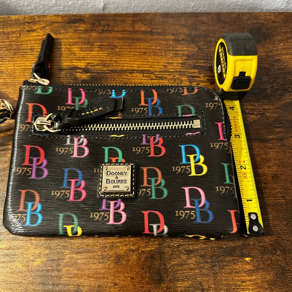 Dooney & Bourke DB75  Wristlet - Picture 5 of 5